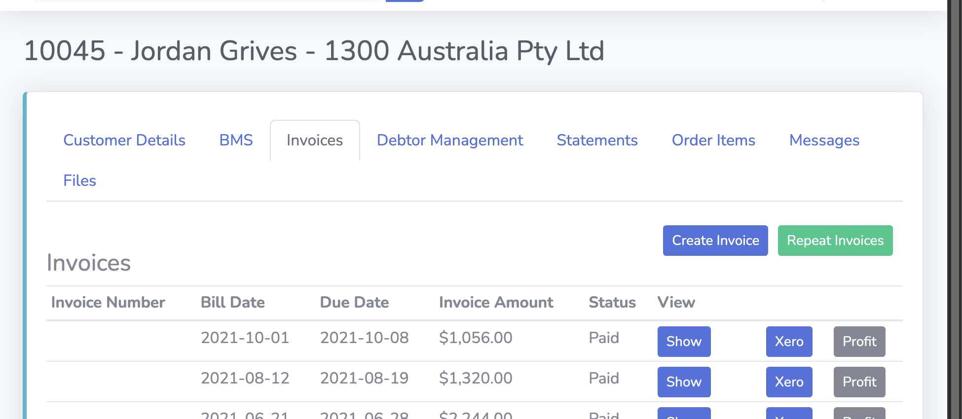 BSimple customer invoices screen showing invoice status and amounts